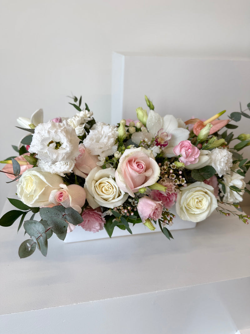 Flower arrangement with white and blush pink flowers